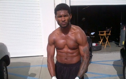 Usher aparece pelado no filme 'Hands of Stone'