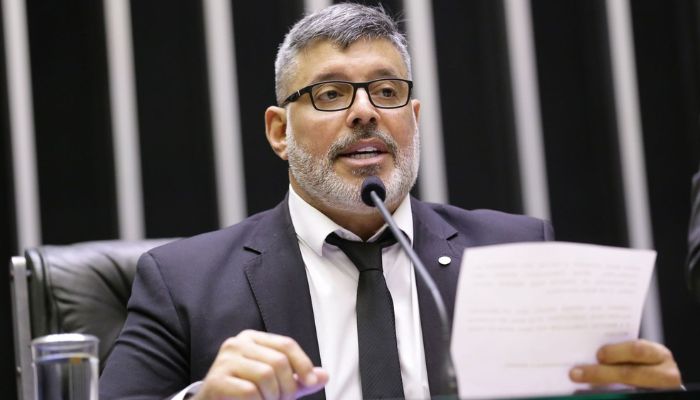Alexandre Frota quer multar estádio por discriminação contra LGBT