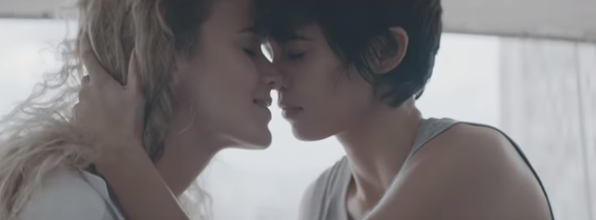 Nanda Costa estrela clipe romântico de Ana Cañas