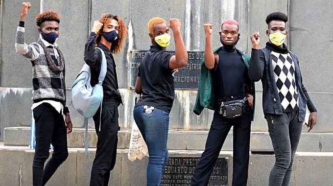 Sexo gay deixa de ser crime em Angola, país falante de português 