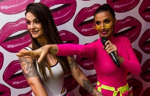 Bianca Andrade vai à festa de ex, a DJ Bárbara Labres