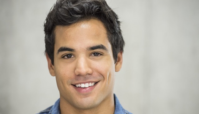 Bruno Gadiol lança clipe com beijo gay e se assume