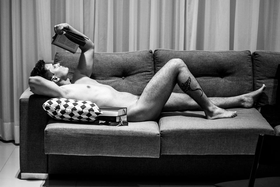 Bibliotecários brasileiros tiram a roupa para calendário 2016