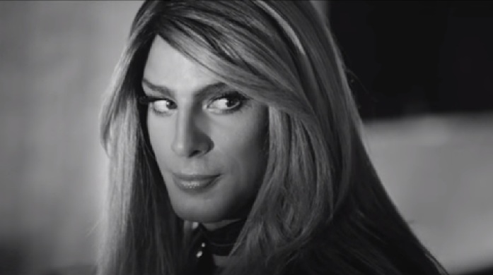 Cauã Reymond vive travesti em clipe de Barbara Ohana
