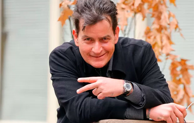 Charlie Sheen transmitiu HIV para amante gay, diz site