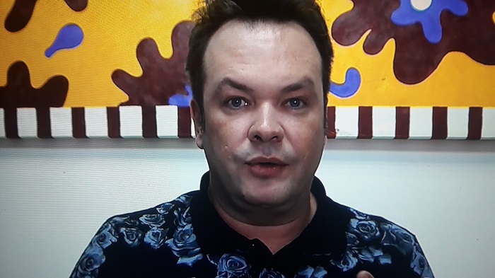 Felipeh Campos revela ter câncer de testículo e chora na TV