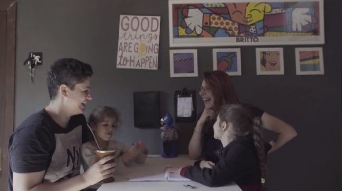 Exemplo: Magazine Luiza publica vídeo com funcionário transexual