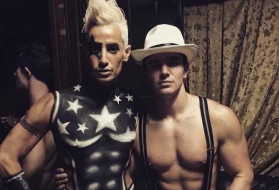 LGBT famosos entram no clima de Halloween no Instagram