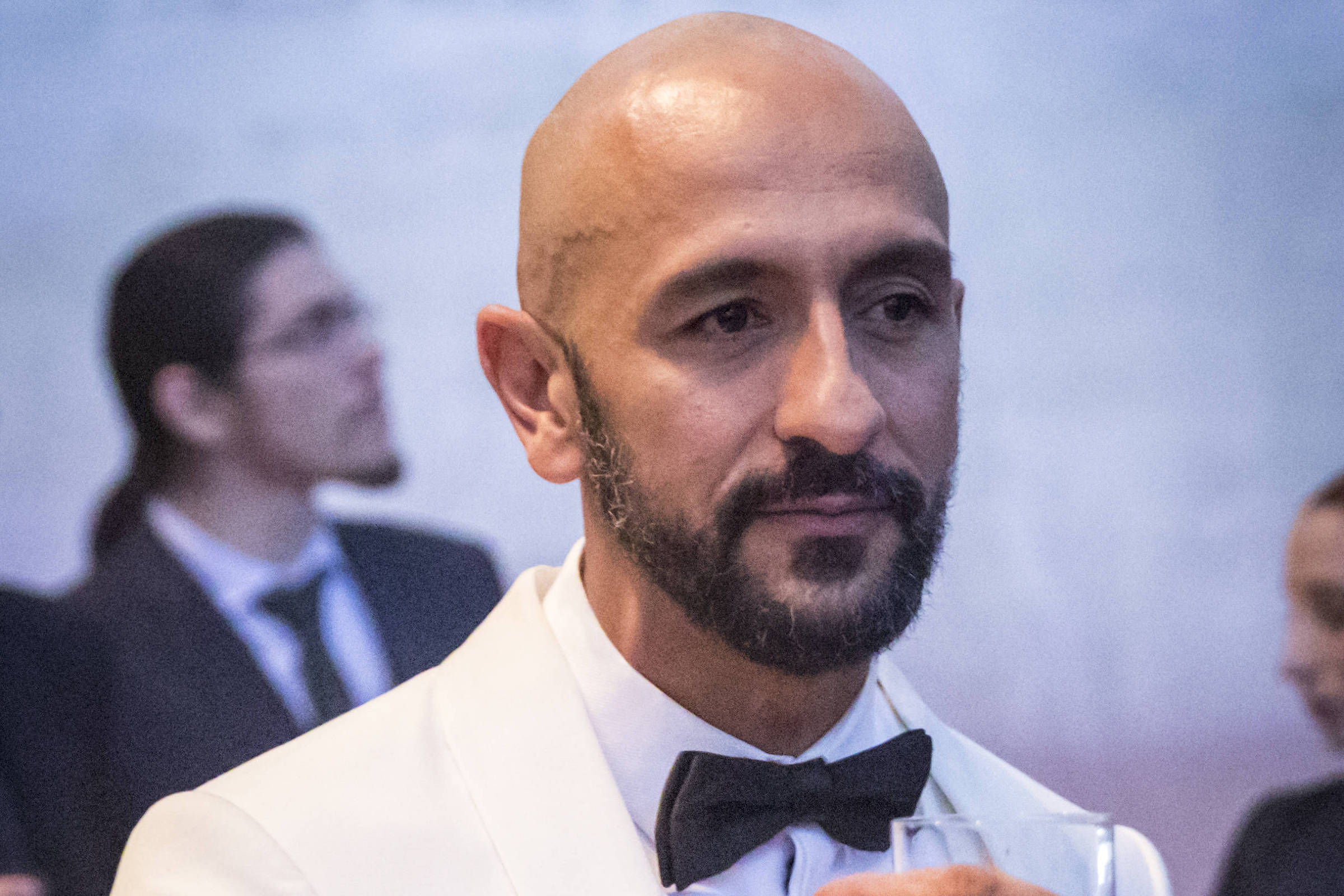 Sucesso com as mulheres, Irandhir Santos é gay e casado há 6 anos