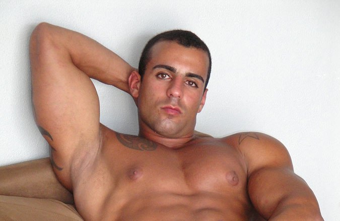 Diretor italiano Lukas Kazan descobre a beleza do brasileiro Gabriel
