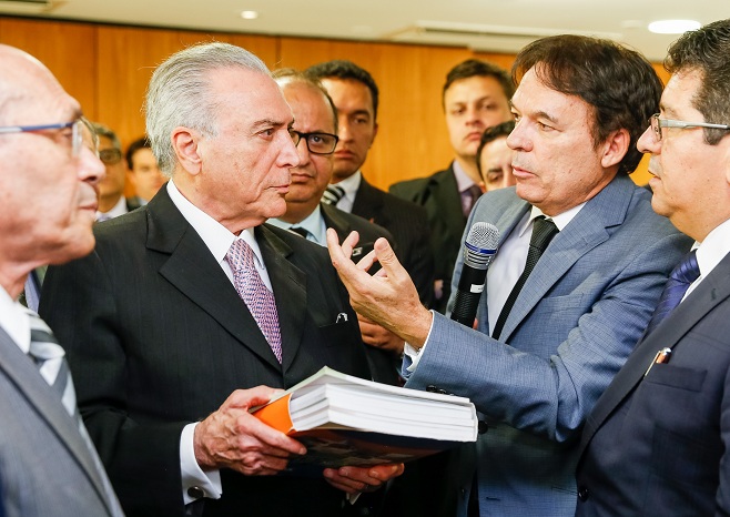 Temer se reúne com pastores e promete analisar ações anti-LGBT