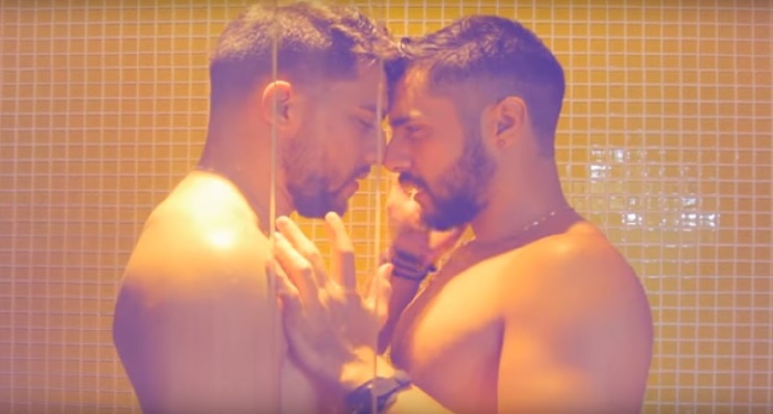 Mr. John: cantor lança clipe com romance gay e fala de seus planos
