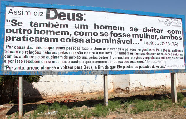 Igreja evangélica é proibida de publicar outdoors homofóbicos