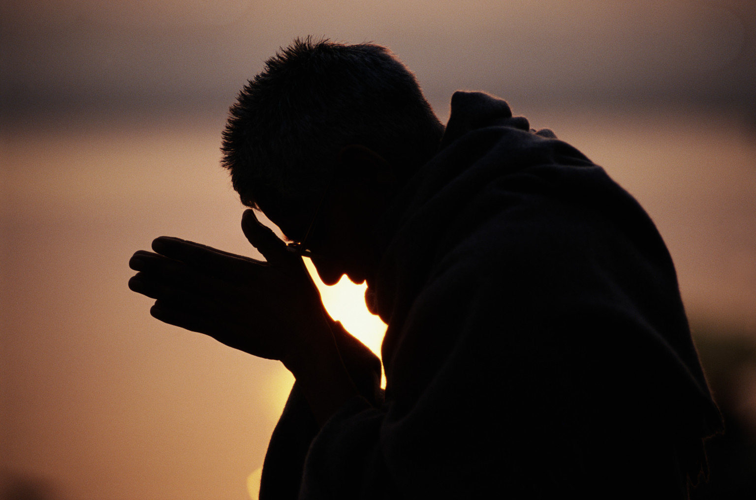 Padres irlandeses frequentam bares gays, revela pesquisa