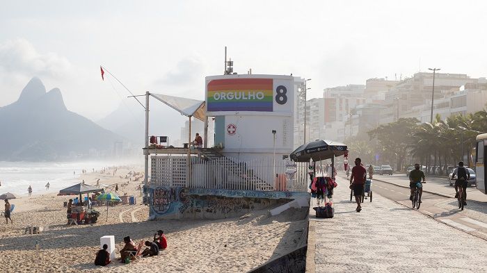Rio deixa orla mais gay com mensagens nos postos de salvamento