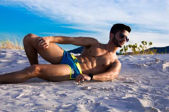 Em vídeo, modelo gay fala de seu casamento com mulher e religião