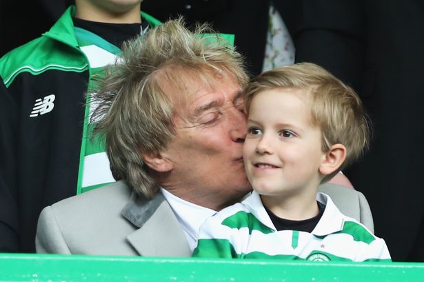 Rod Stewart diz que queria comprar vestido para filho de 7 anos