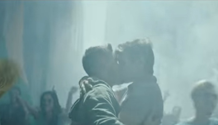 Comercial da Samsung para Olimpíada do Rio traz beijo gay