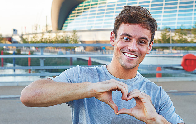 Vaza foto de Tom Daley pelado de bunda pra cima