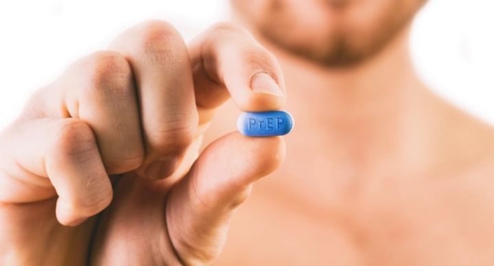 UFMG procura gays e trans para testar medicamentos contra HIV