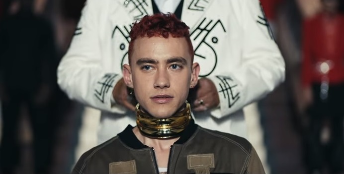 Em novo single, Years & Years fala de héteros que experimentam sexo gay