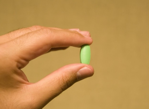 Medicamento que combina duas drogas contra HIV chega ao Brasil