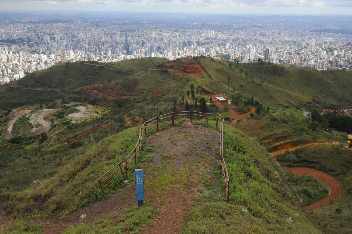 Vista incrível da cidade pelo Parque Serra do Curral. Foto: Breno Pataro/Acervo PBH